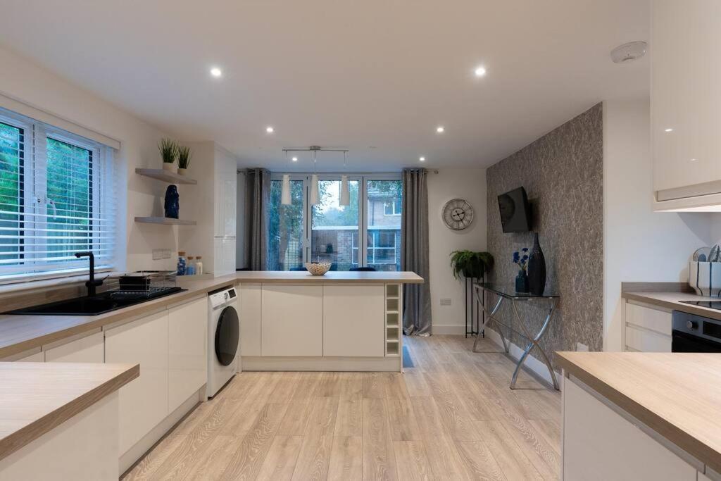 Luxury Living Away From Home Redhill  Eksteriør bilde