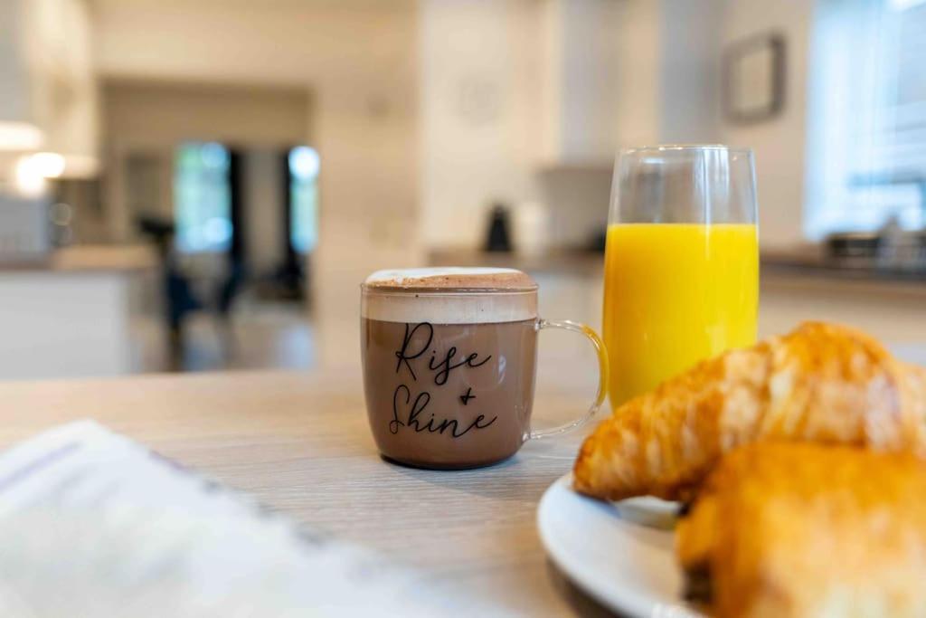 Luxury Living Away From Home Redhill  Eksteriør bilde