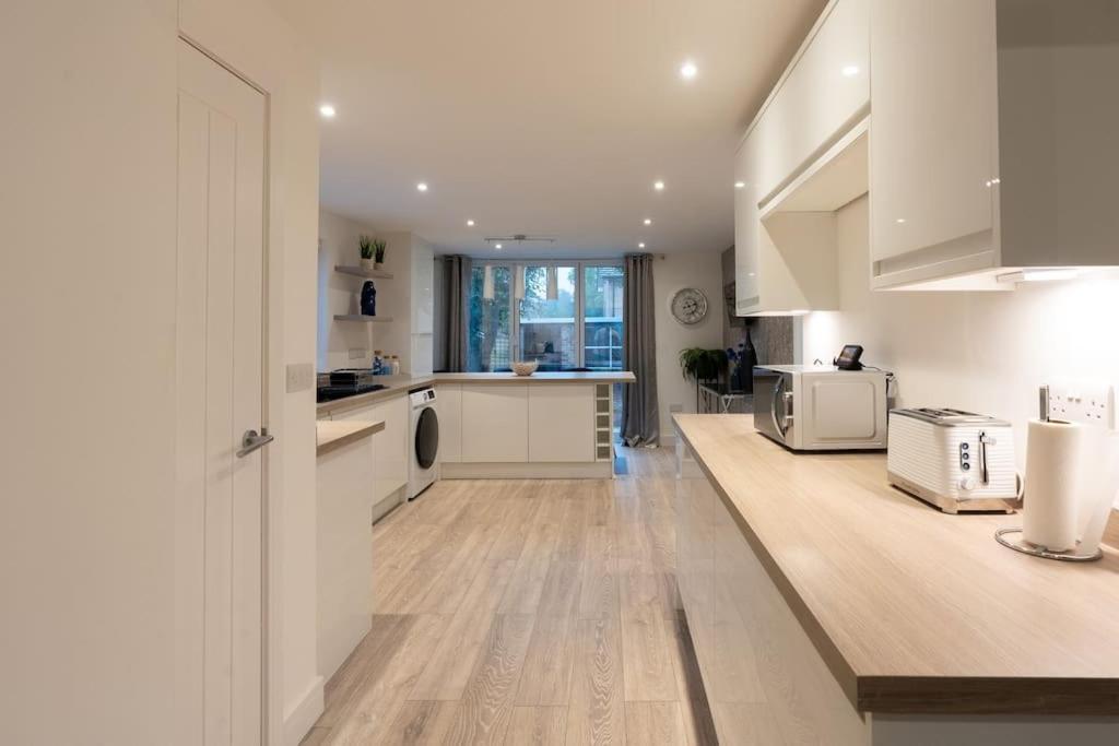 Luxury Living Away From Home Redhill  Eksteriør bilde