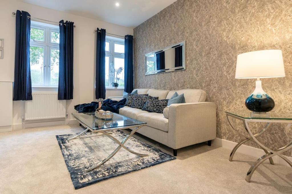 Luxury Living Away From Home Redhill  Eksteriør bilde