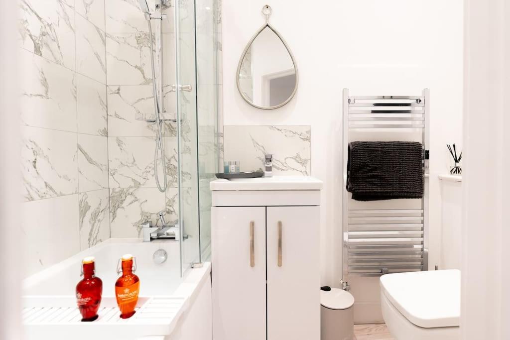 Luxury Living Away From Home Redhill  Eksteriør bilde