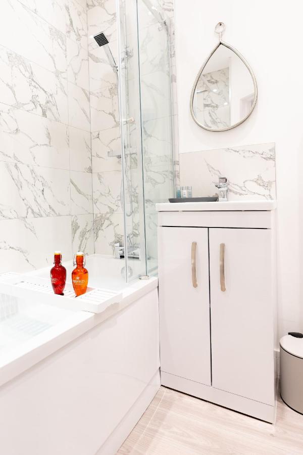Luxury Living Away From Home Redhill  Eksteriør bilde