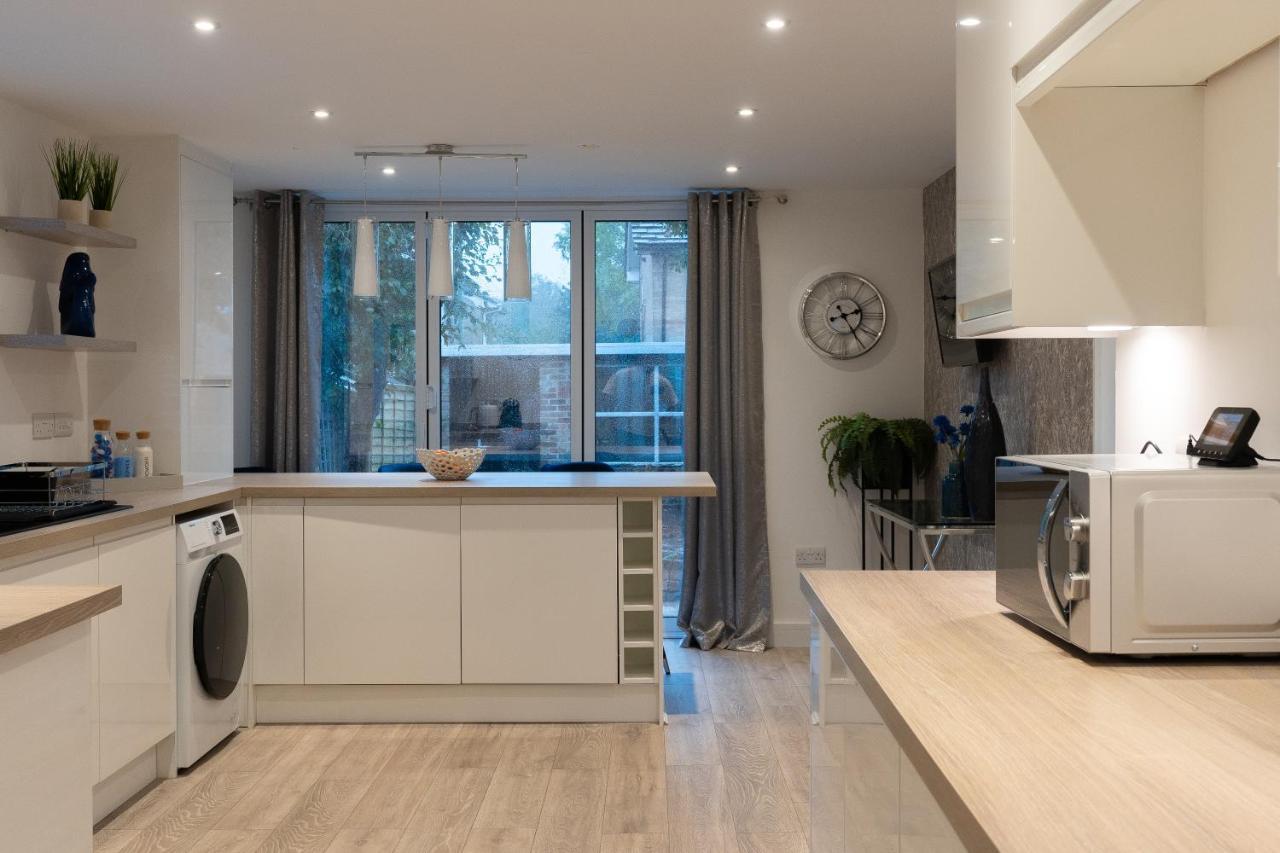 Luxury Living Away From Home Redhill  Eksteriør bilde